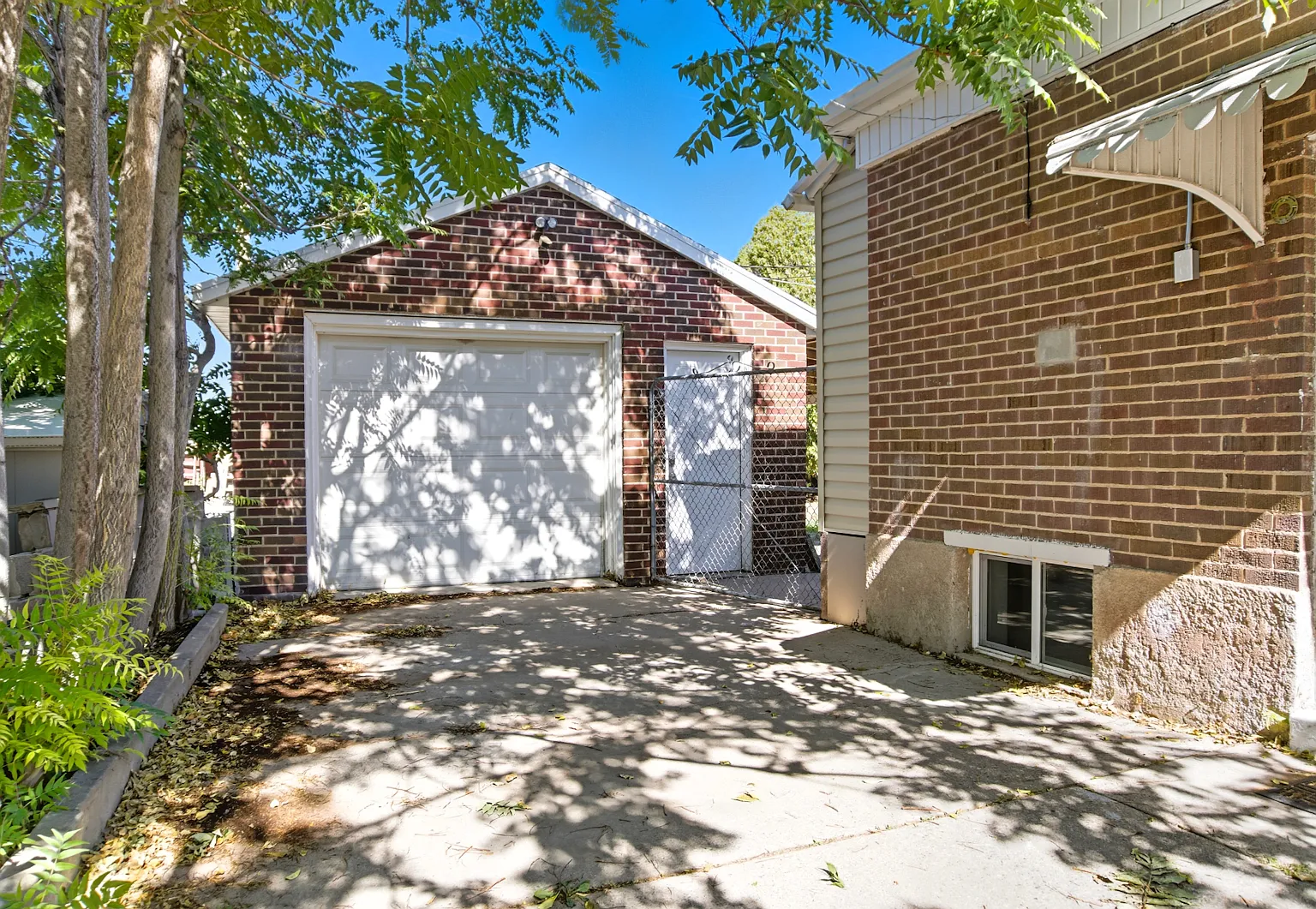180 Ross Drive, Unit A — Photo 2