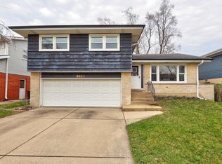 8621 W Madison Dr, Niles, IL 60714