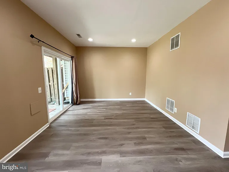 22464 Maison Carree Sq — Photo 17