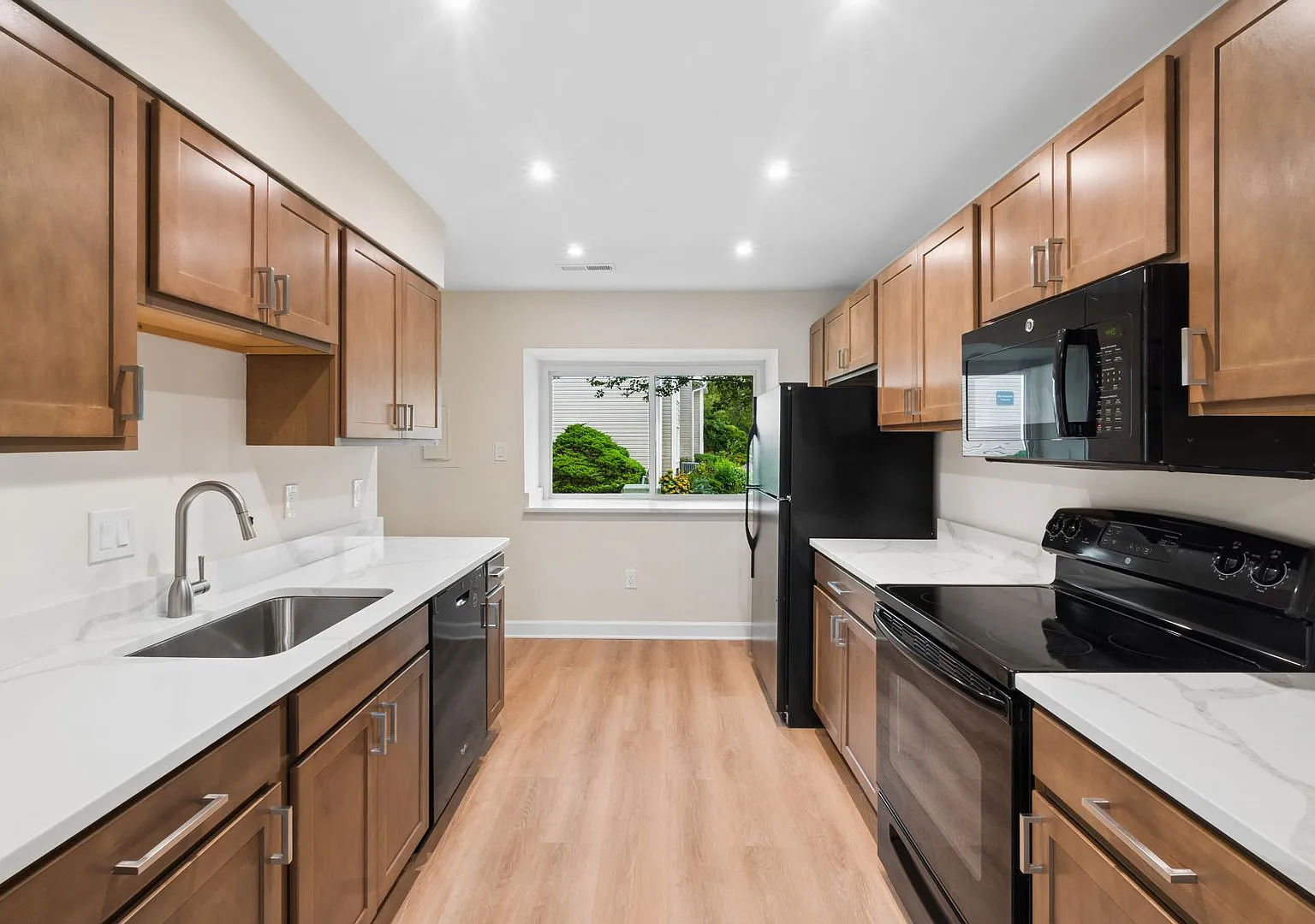 Coming soon! Townhome in Saltaire! — Photo 3