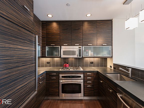 3rd image of 101 W 24th St APT 7C
