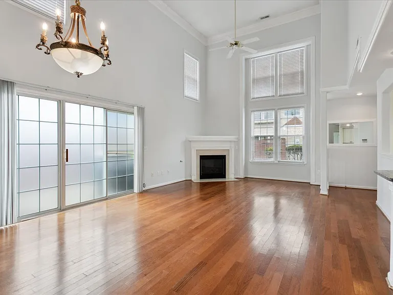 107 Post Oak Rd — Photo 6