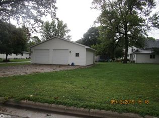 382 1st Ave SW, Britt, IA 50423