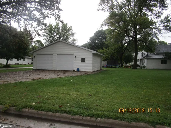 382 1st Ave SW, Britt, IA 50423