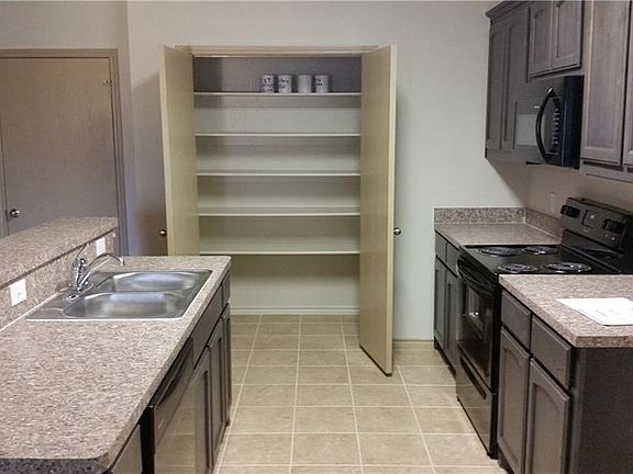 2nd image of 5826 Bonnell Ave