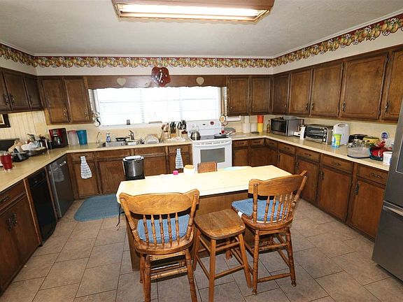 5th image of 350 Pecan St