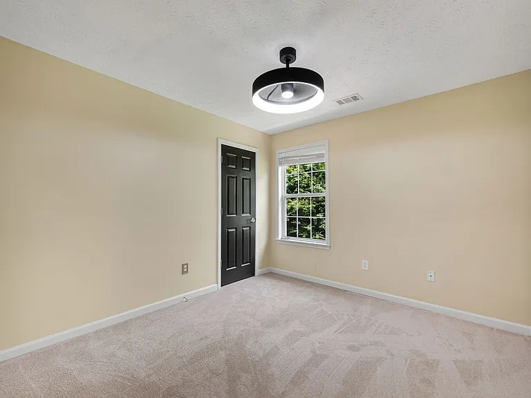 1735 Berry Ct — Photo 14