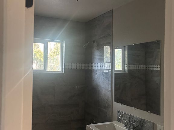 3rd image of 700 Twin Lakes Dr