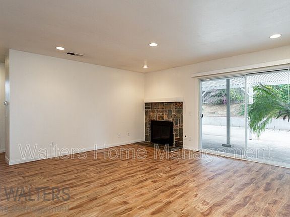 3rd image of 1420 Palomar Dr