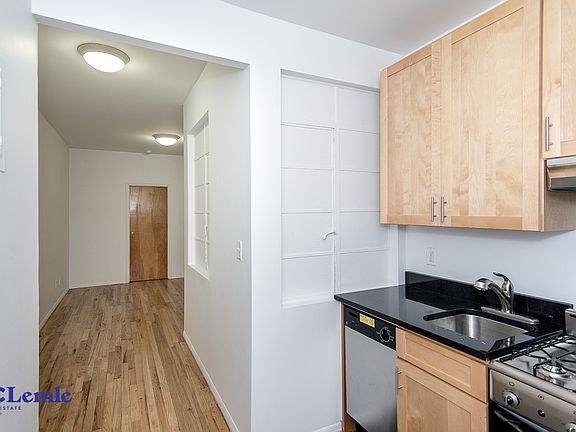 3rd image of 211 E 88th St #1FE
