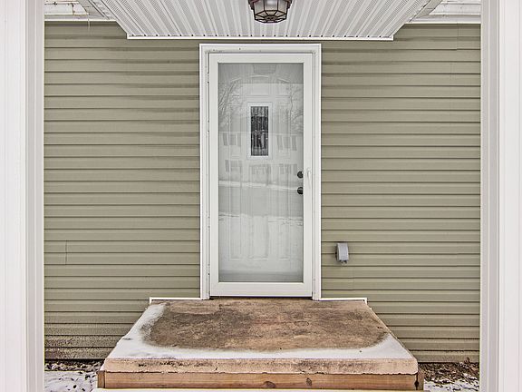 5th image of 218 E Milham Ave