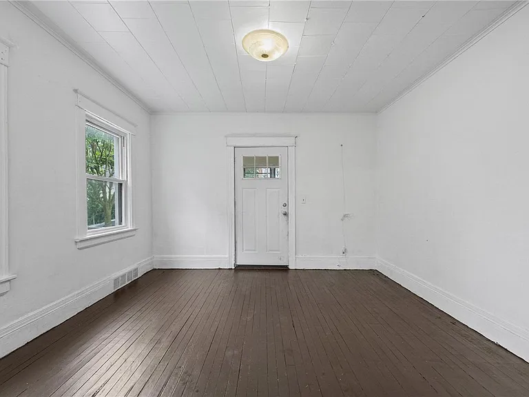 98 Ackerman St — Photo 6