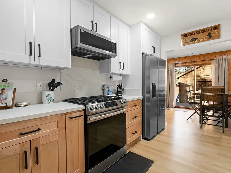 135 E Mojave Blvd — Photo 7