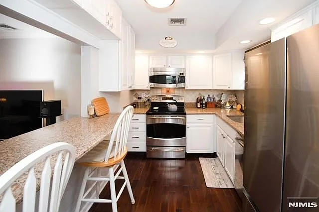 11 S Maple Ave #B — Photo 8