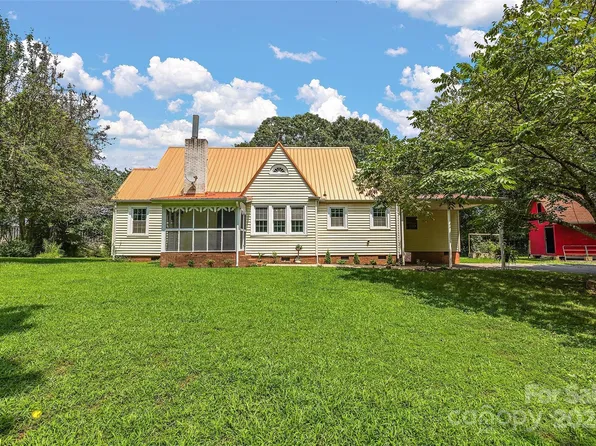 1388 Sandiwood Ct, Claremont, NC 28610