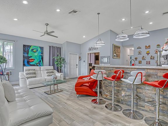 4th image of 820 NW 42nd Place