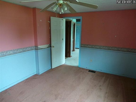 3rd image of 823 Diane Ave