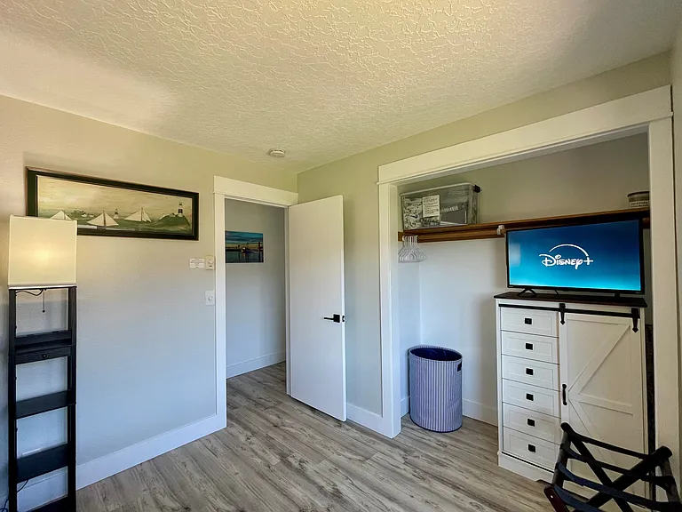 NW Oceania Dr — Photo 39