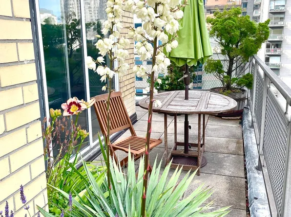 435 East 65th Street image 7 of 12