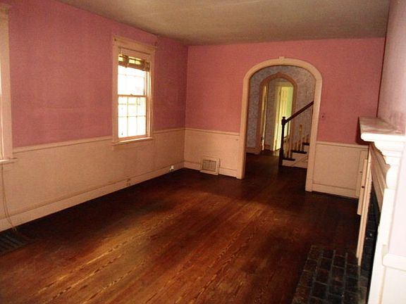 3rd image of 30 Sturman Ln