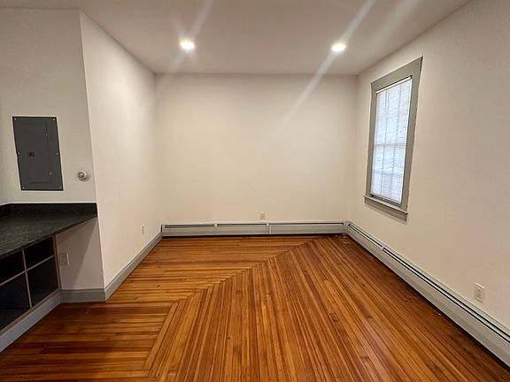 3rd image of 604 Chapel St #3C