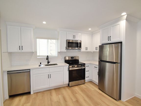 3rd image of 14418 Dickens St #14420-1/2