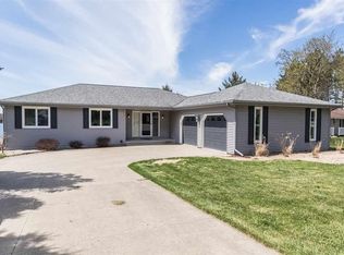 1064 Clubhouse Dr, Lake Isabella, MI 48893