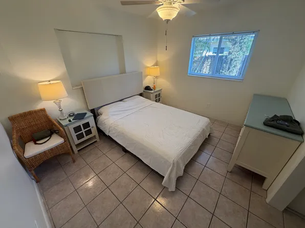 81 NW 34th St, Oakland Park, FL 33309