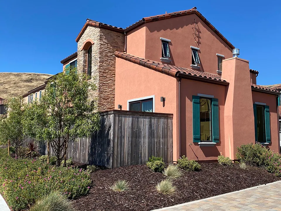 3055 Cortuna Dr