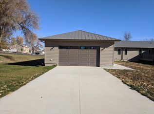 380 S Main Ave, Dickinson, ND 58601
