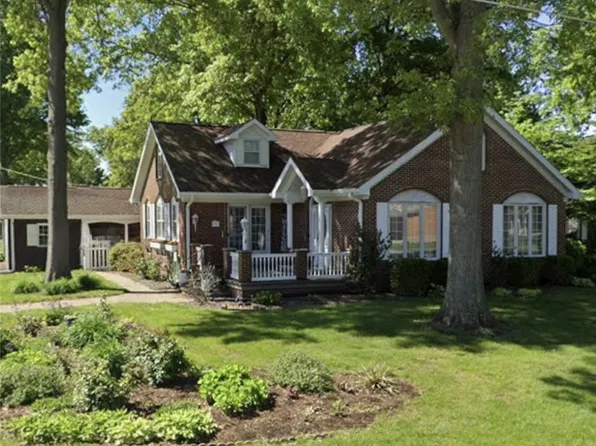 303 W Elm St, Teutopolis, IL 62467