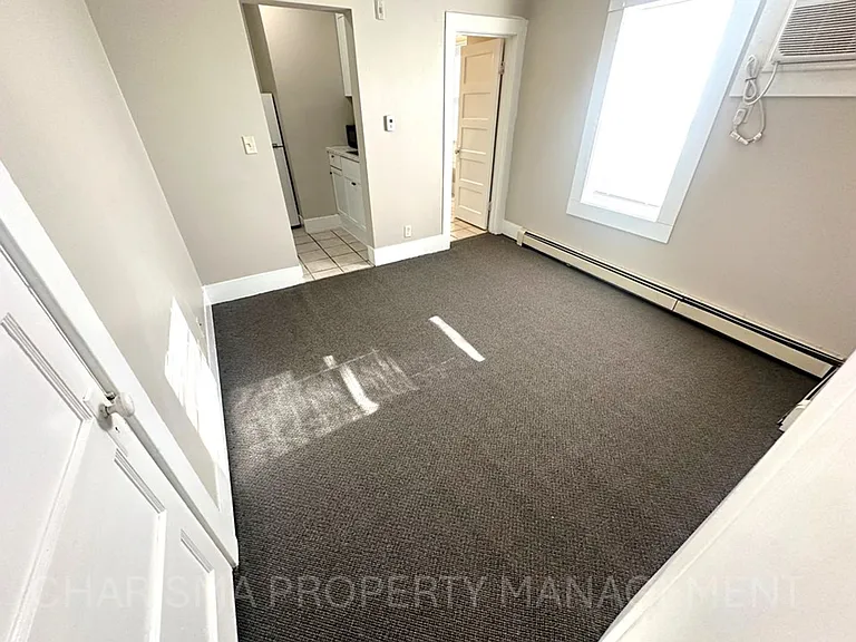 322 E 15th St #4 — Photo 3