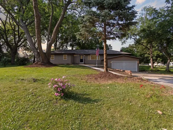 401 Homestead Ln, Rockford, IL 61102