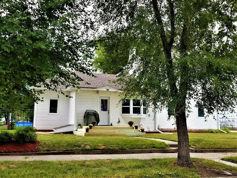 1303 Green Bay St. Side View