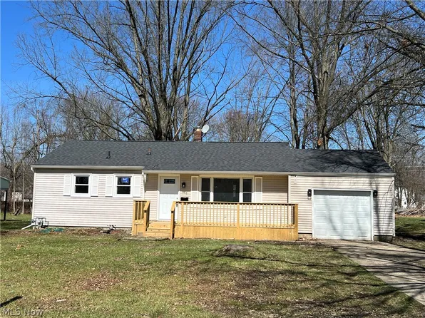 148 Island Dr, Poland, OH 44514