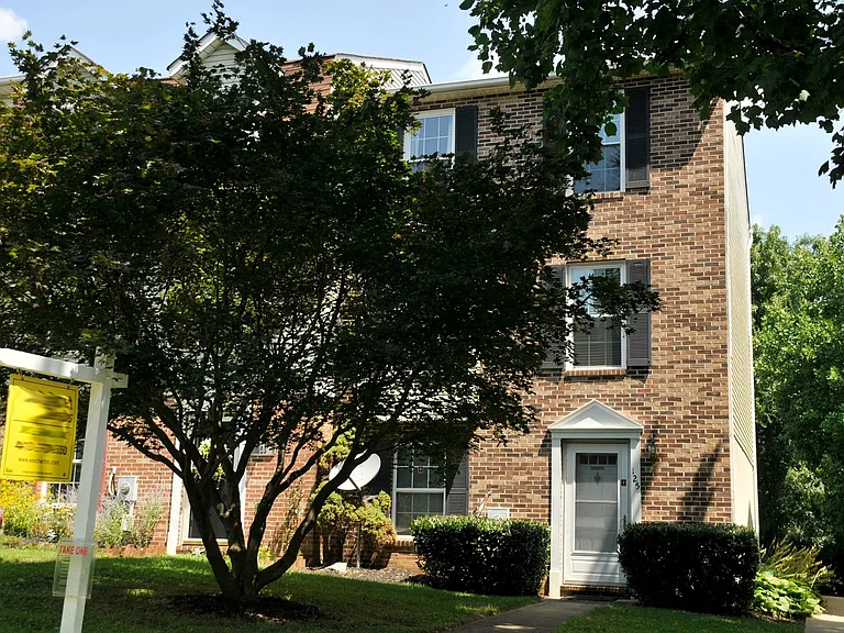 125 N Towne Ct — Photo 1