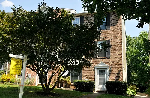 125 N Towne Ct Photo 1