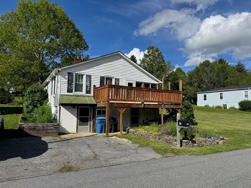 Front of house / road view