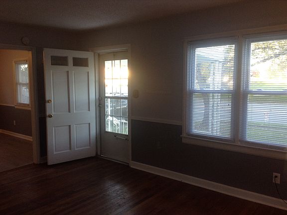 Living room, 16 '7 x 13'2