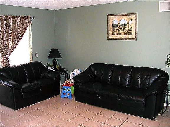 3rd image of 1052B Cabrillo Park Dr APT D