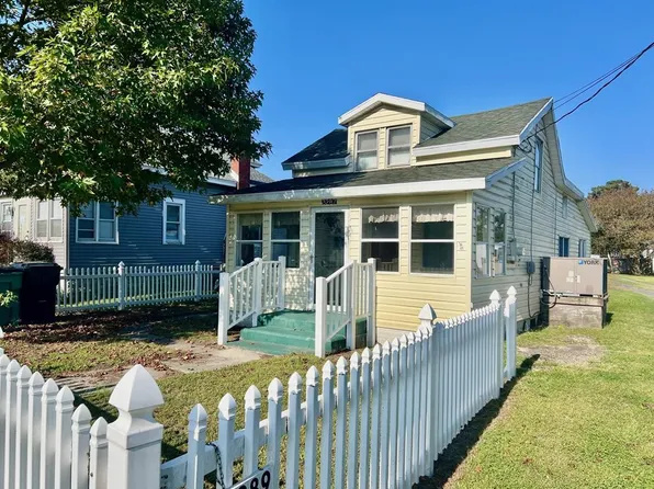 3287 Ridge Rd, Chincoteague Island, VA 23336