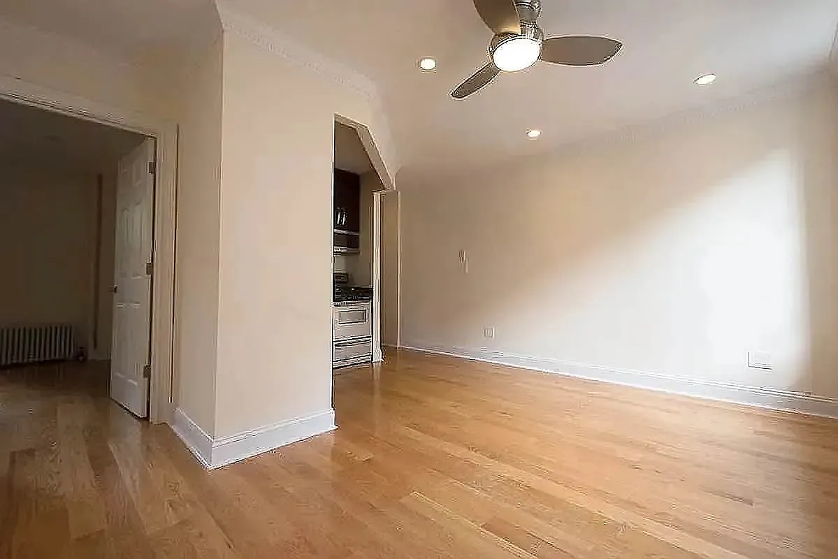 373 S 4th St — Photo 2
