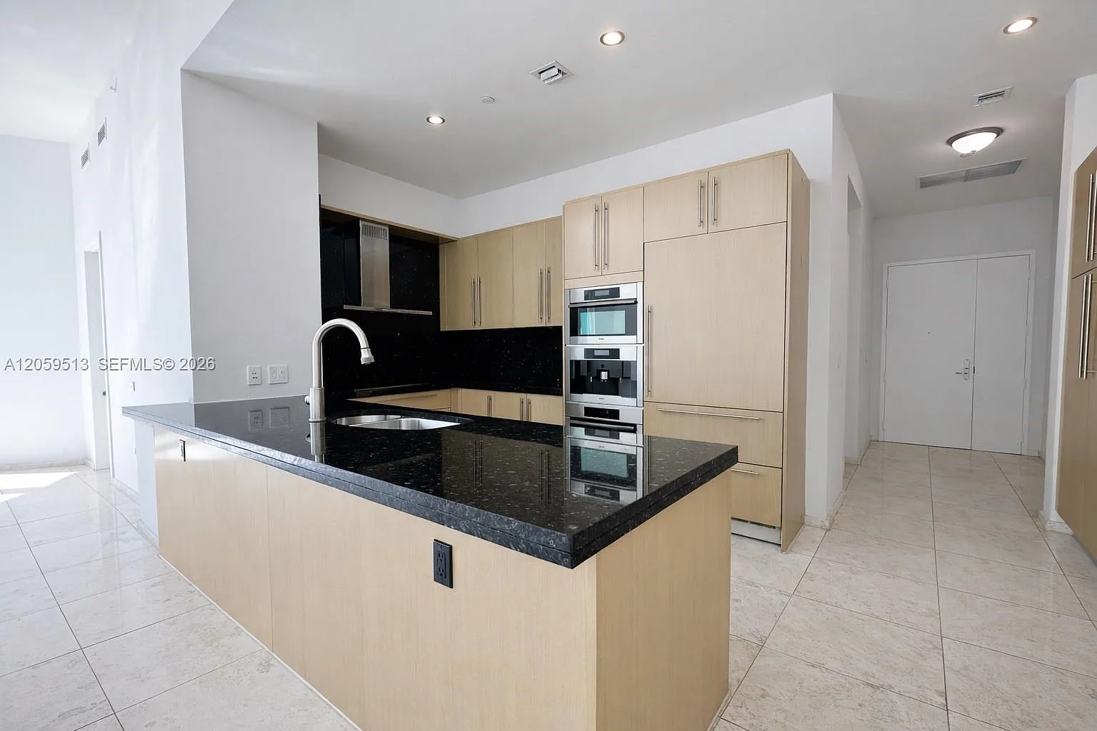 Asia Condo — Photo 4