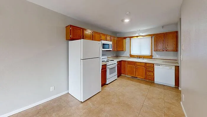 3 bed, 2.0 bath, $1,799 — Photo 2