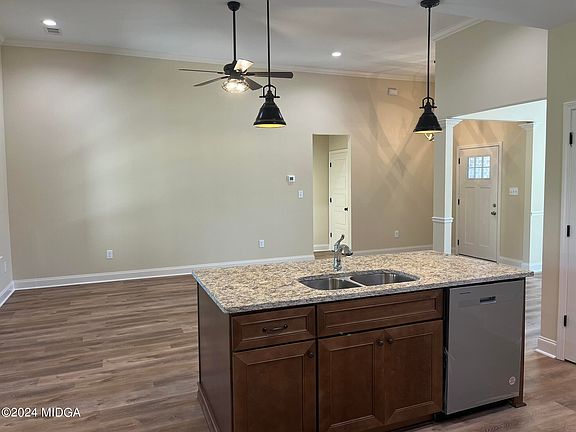 4th image of 453 Southern Oaks Dr