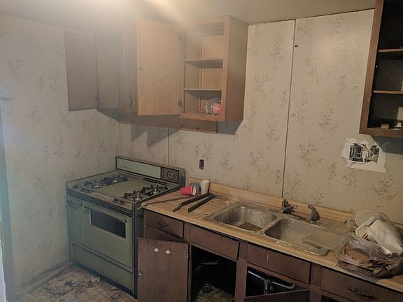 3rd image of 10137 Imperial Dr