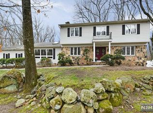 92 Walnut St W, Mahwah, NJ 07430