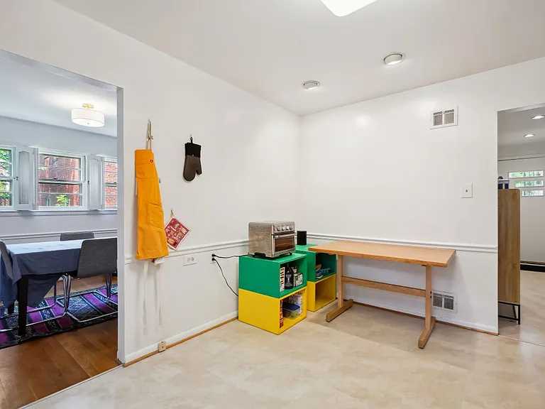 8504 Sundale Dr — Photo 11