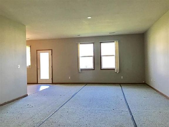 3rd image of 15557 Summerbrooke Ln