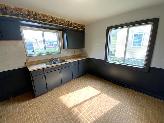 5th image of 505 W Woodbury St